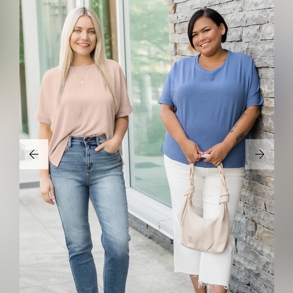 Chic & Classy Top - Picture 3 of 3